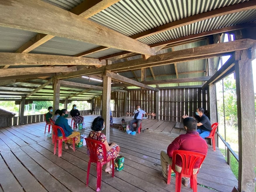 This image has an empty alt attribute; its file name is Six-women-and-two-men-actively-engaging-in-a-discussion-on-the-history-of-Democratic-Kampuchea-and-other-issues-currently-facing-them-in-village..jpg